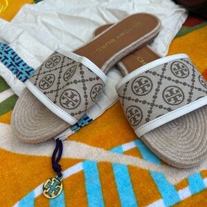 Tory Burch logo flats - size 9